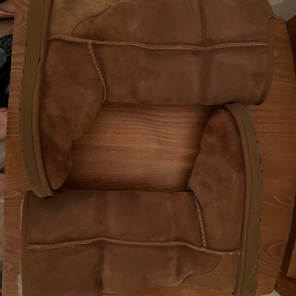TALL CHESTNUT UGGS